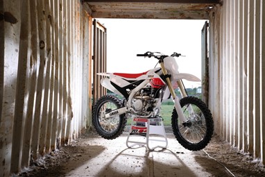 Yamaha YZ450F Edição Especial 70.º Aniversário 2026 | Moto | Competição