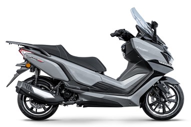 CYCLONE RT3s | Moto | Scooter