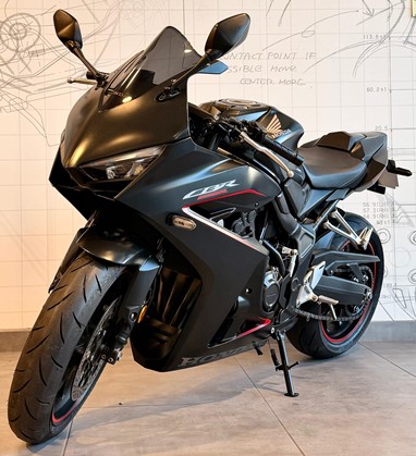 Honda CBR 650R E-Clutch | Moto