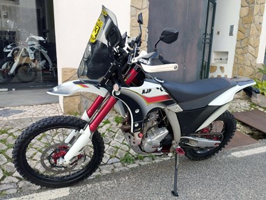 AJP PR7 650 - Estimada e Original | Moto