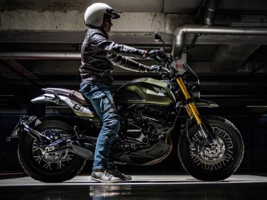 Moto Morini SEIEMMEZZO SCR | Moto | Naked