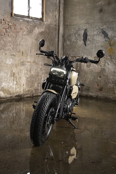 Benelli Leoncino Bobber 400 | Moto | Scrambler