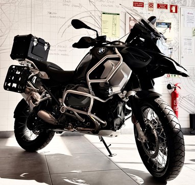 BMW R1250 GSA Triple Black | Moto