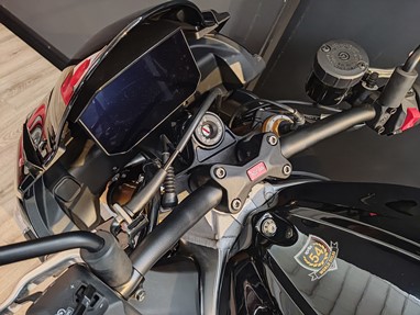 Aprilia Tuono V4 Factory | Moto