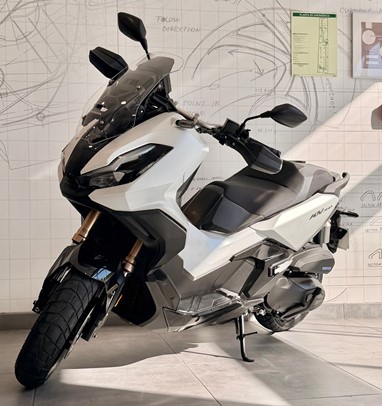 Honda ADV 350 | Scooter