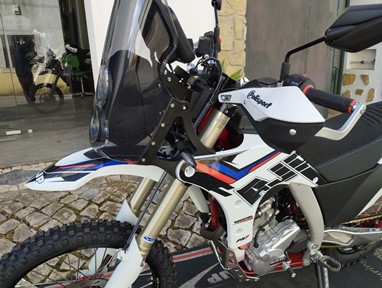 AJP PR7 650 - Nova - 0 km - Em stock | Moto