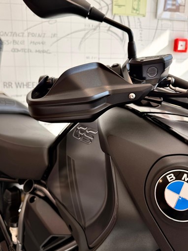 BMW R1250 GSA Triple Black | Moto