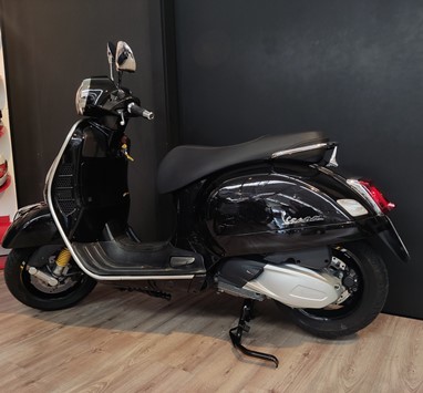 Vespa GTS 300 | Scooter