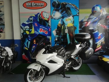 Honda VFR 800 | Moto