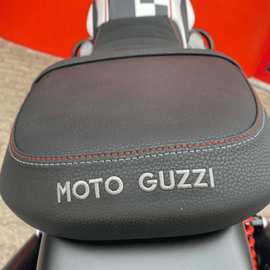 Moto Guzzi V7 STONE TEEN | Moto
