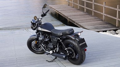 Moto Guzzi V9 Special Edition | Moto | V9