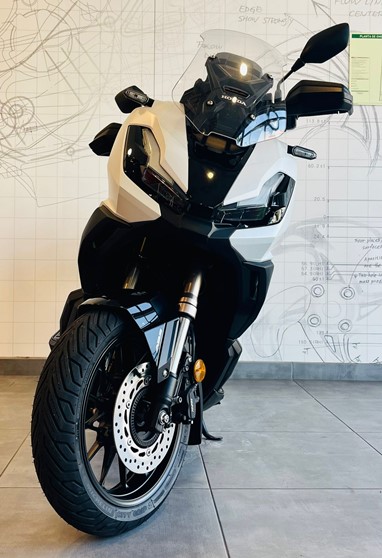 Honda ADV 350 | Scooter