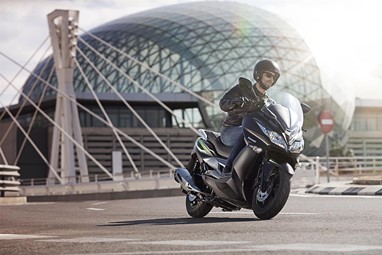 Kawasaki J125 Edição Especial '16 | Scooter | Scooter