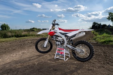 Yamaha YZ450F Edição Especial 70.º Aniversário 2026 | Moto | Competição