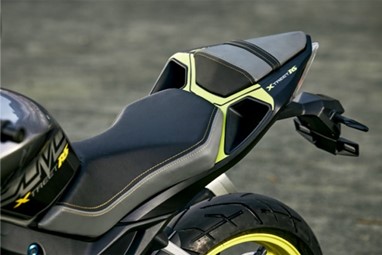 UM XTREET | Moto | Utility