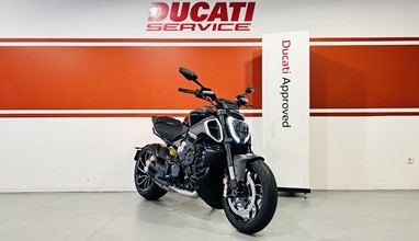 Ducati Diavel V4 Black | Moto