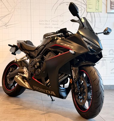 Honda CBR 650R E-Clutch | Moto