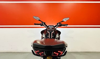 Ducati Diavel V4 Black | Moto