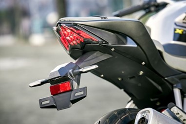 UM XTREET | Moto | Utility