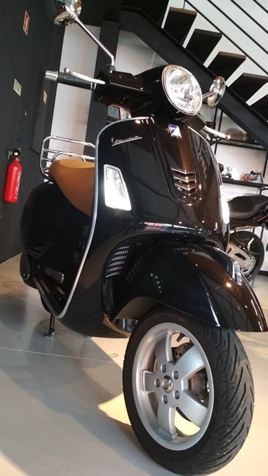 Vespa GTS Super 300 | Scooter
