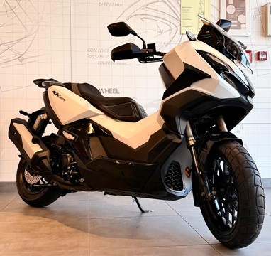 Honda ADV 350 | Scooter