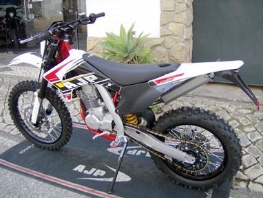 AJP SPR 240 Enduro | Moto