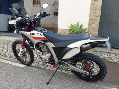 AJP PR7 650 - Estimada e Original | Moto