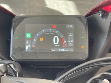 Honda CBR 650R E-CLUTCH | Moto