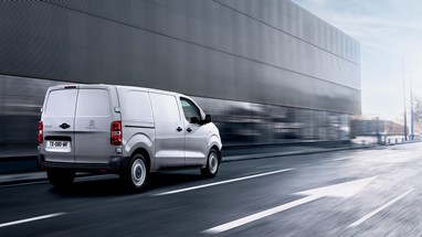 PEUGEOT Expert 2.0 BlueHDi 120 S&S CVM6 L2H1 Semi-Vidrado Premium Standard | Man. | Furgão | Expert