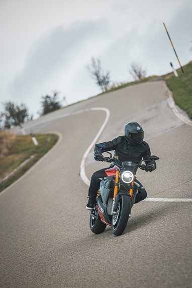Energica EsseEsse9+ | Elétrica | Estrada