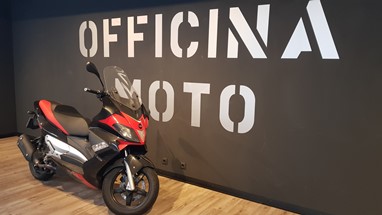 Aprilia SR MAX 300 | Scooter