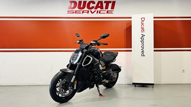 Ducati Diavel V4 Black | Moto