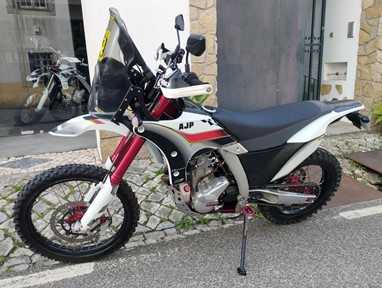 AJP PR7 650 - Estimada e Original | Moto