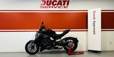 Ducati Diavel V4 Black | Moto