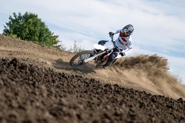 Yamaha YZ450F Edição Especial 70.º Aniversário 2026 | Moto | Competição