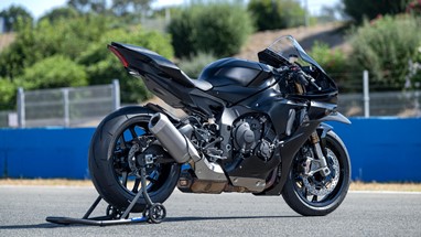 Yamaha R1 RACE 2025 | Moto | Super Desportivas