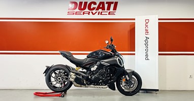 Ducati Diavel V4 Black | Moto