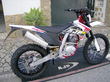 AJP SPR 240 Enduro | Moto