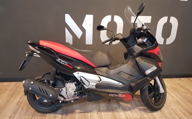 Aprilia SR MAX 300 | Scooter