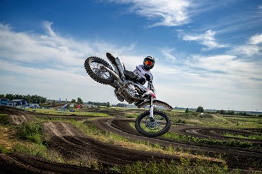 Yamaha YZ450F Edição Especial 70.º Aniversário 2026 | Moto | Competição