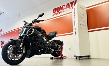 Ducati Diavel V4 Black | Moto