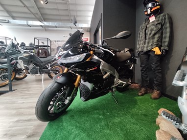 Aprilia Tuono V4 Factory | Moto