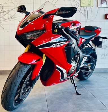 Honda CBR 1000RR FIREBLADE 25 ANOS | Moto