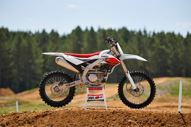 Yamaha YZ450F Edição Especial 70.º Aniversário 2026 | Moto | Competição