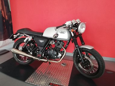 Mash Cafe Racer 125 silver | Moto