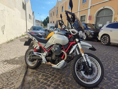 Moto Guzzi V85 TT E5+ | Moto
