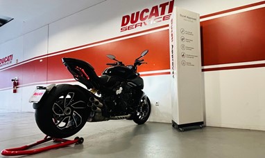 Ducati Diavel V4 Black | Moto