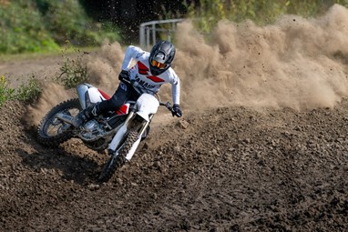 Yamaha YZ450F Edição Especial 70.º Aniversário 2026 | Moto | Competição