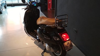 Vespa GTS Super 300 | Scooter