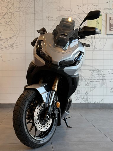 Honda ADV 350 | Scooter